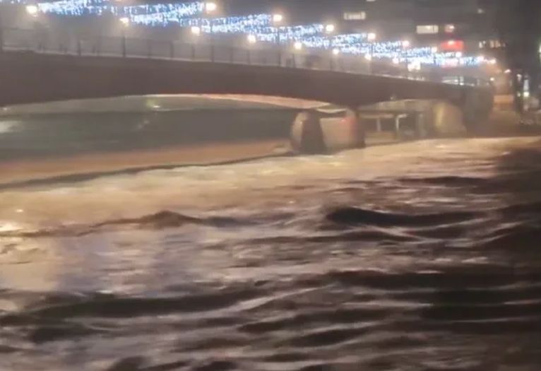 Pred Goraždom teška noć: Vodostaj Drine raste, a grad bez vode