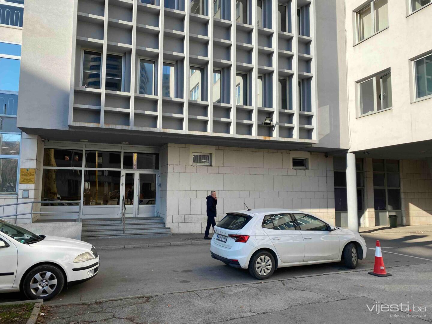 Predložen pritvor Emiru Zahiroviću: Prijeteći pištoljem, opljačkao kladionicu u Srebreniku
