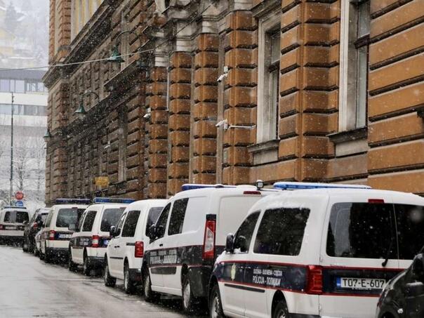 Predložen pritvor trojcu zbog teške krađe u Vogošći, iz sefa otuđili 70.000 KM i 22.000 eura