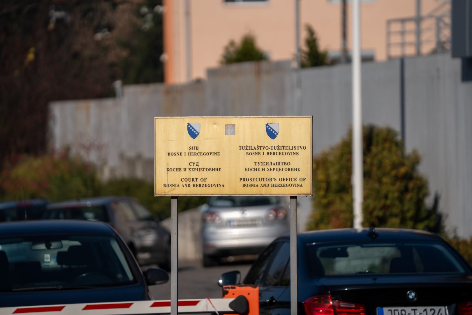 Predmeti u ladicama: Zašto BiH ne sudi svim ratnim zločincima?!