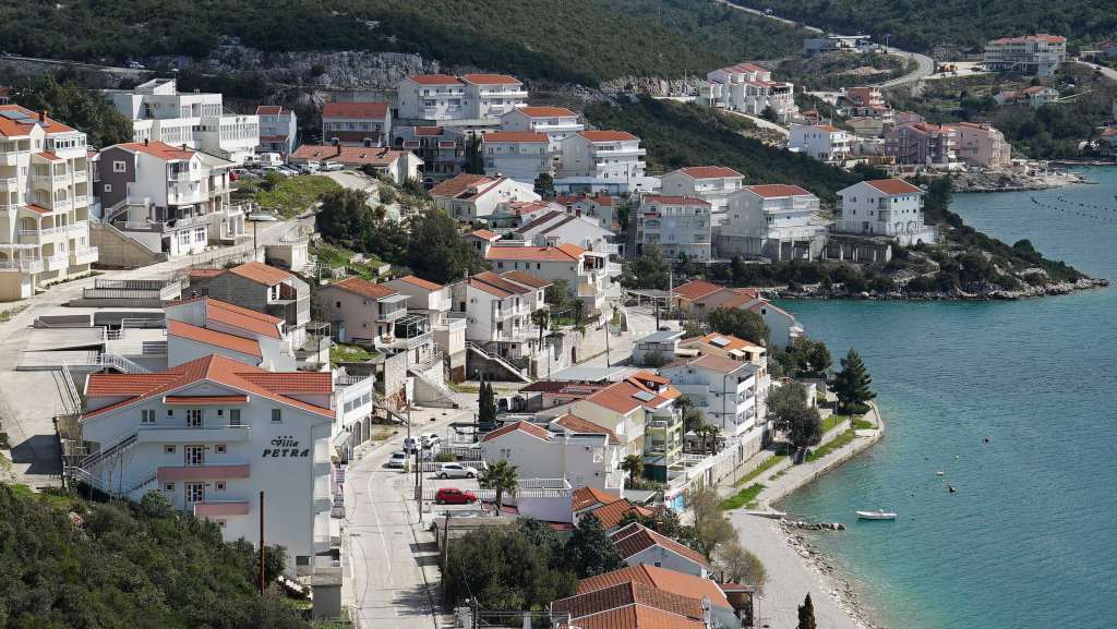 Neum: Skoro popunjeni smještajni kapaciteti za Prvi maj
