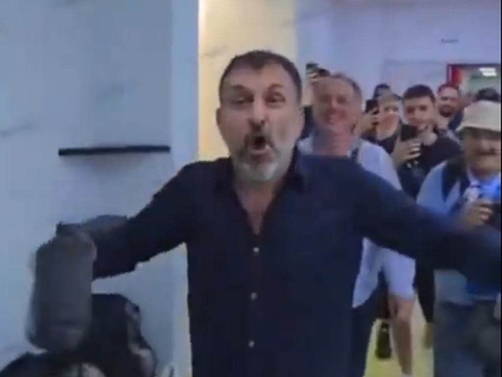 Predsjednik Dinama upao u svlačionicu, iz kese za smeće istresao gutu novčanica