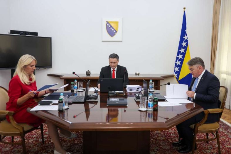 Predsjedništvo BiH održalo sastanak, Ministarstvo odbrane dobilo zeleno svjetlo