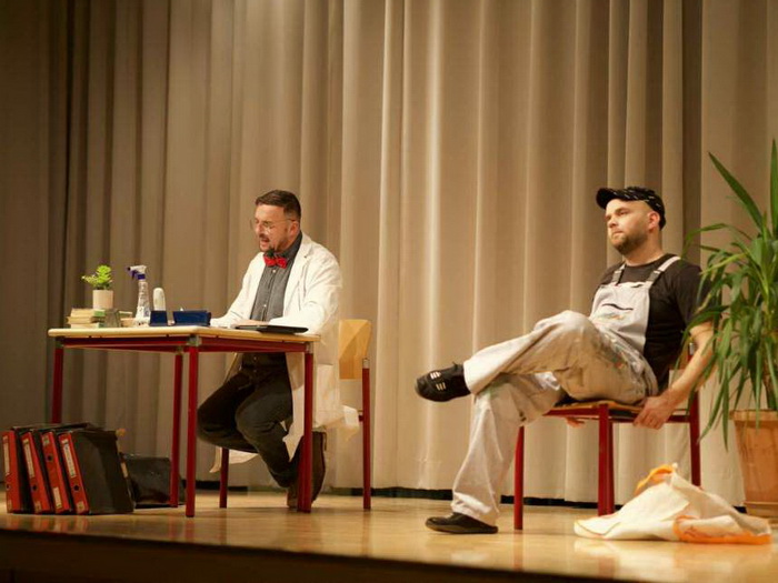 Predstava "Ko je lud?" izvedena u Gradskoj dvorani u Linzu