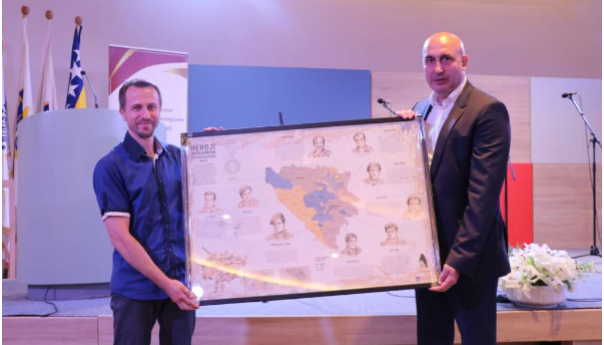 Predstavljene i podijeljene 'Infografike - Devet heroja oslobodilačkog rata'