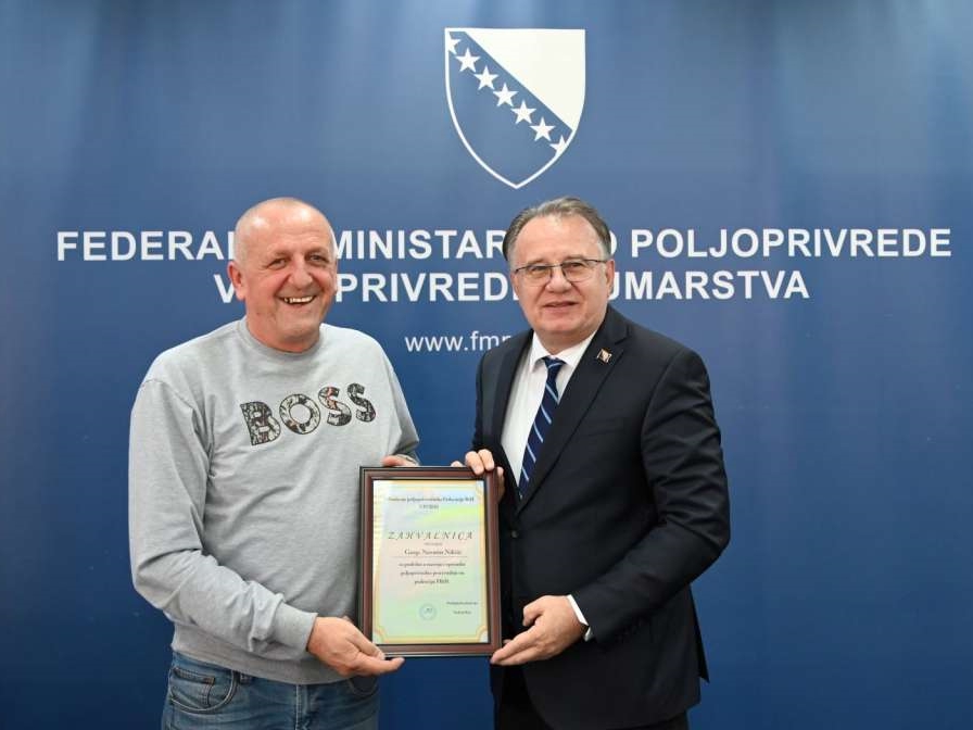 Predstavnici Udruženja poljoprivrednika FBiH uručili zahvalnice Nikšiću i Hrnjiću
