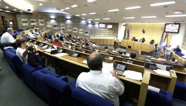 Prekinuta sjednica Doma naroda Parlamenta FBiH, nastavak u septembru