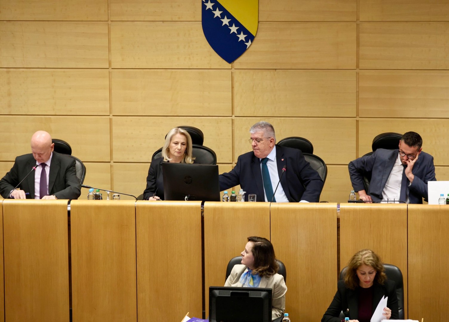 Prekinuta sjednica Parlamenta FBiH, HDZ srušio dnevni red
