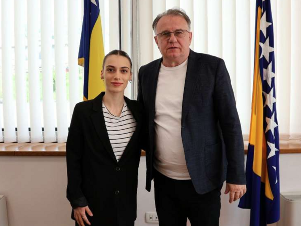 Premijer Nikšić sa Esmom Alić: Nastavak podrške uspješnim bh. skijašima