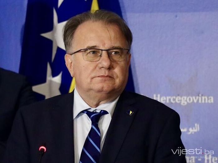 Premijer Nikšić uspješno operisan na klinici u Sarajevu