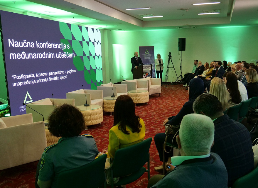 Premijer Pivić i ministri na konferenciji INZ-a: Djeci i mladima osigurati sigurno, poticajno i zdravo okruženje
