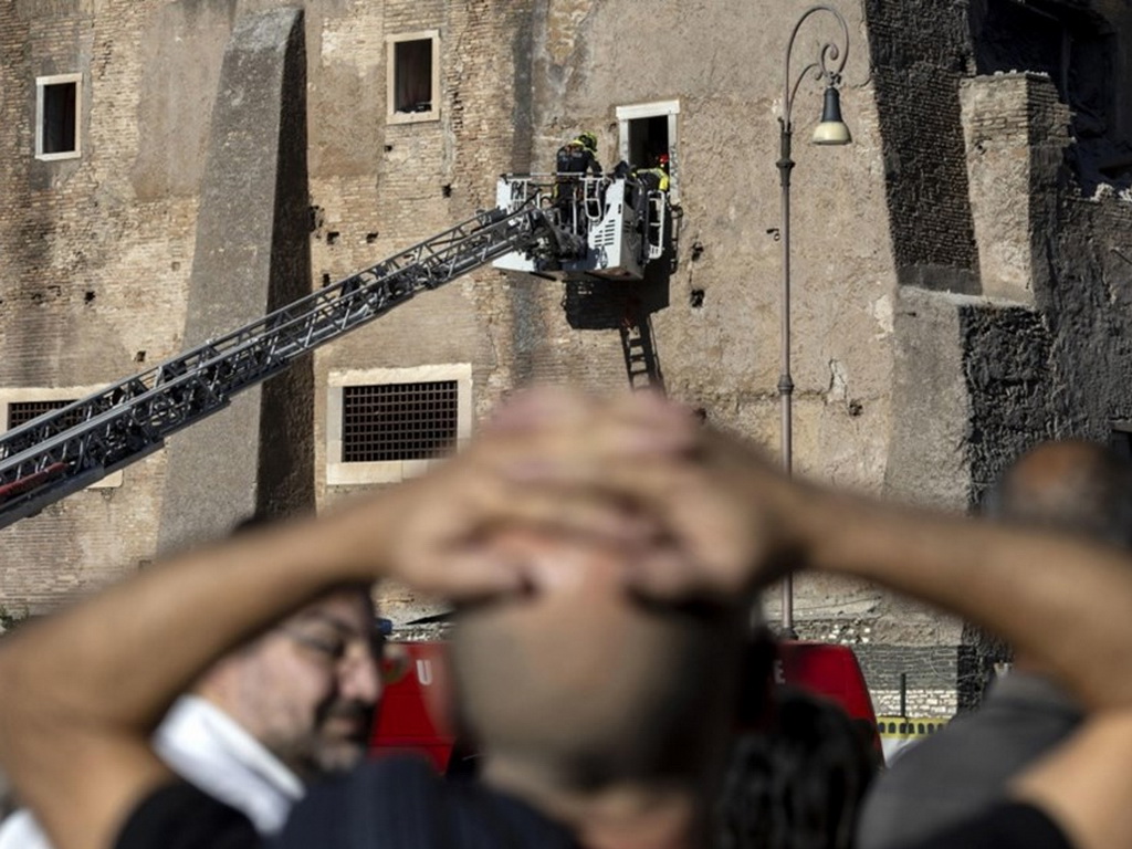 Preminuo radnik koji je 11 sati bio zarobljen ispod urušene historijske kule u Rimu