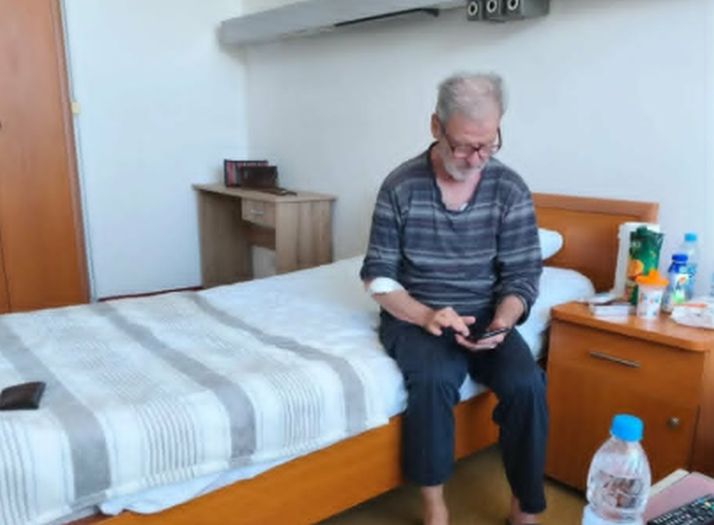 Prepoznajete li ga? Bh. pjevač hospitalizovan zbog operacije srca