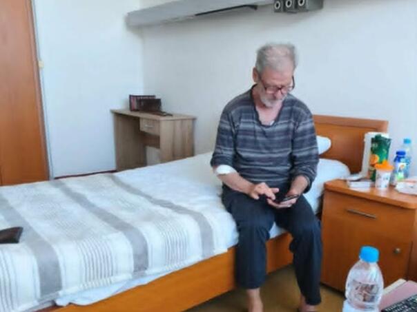 Prepoznajete li ga? Bh. pjevač hospitalizovan zbog operacije srca