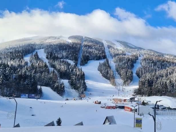 Pretežno oblačno vrijeme s maglom po kotlinama, na Bjelašnici -2 stepena