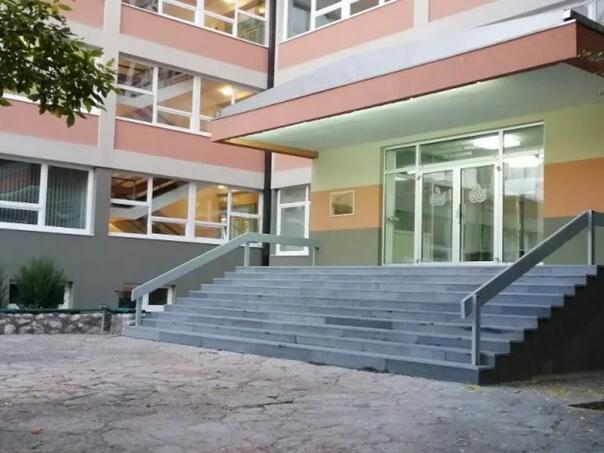 Policija pretresa Stomatološki fakultet, nastavak akcije "Koverta"