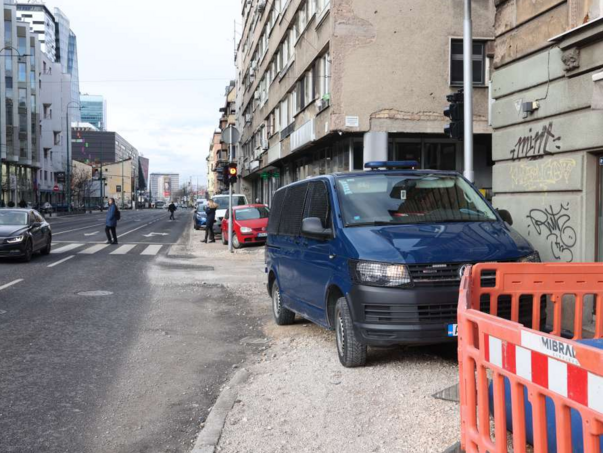 Pretresi u Službi za zapošljavanje KS: Izuzeta dokumentacija i mobilni telefoni