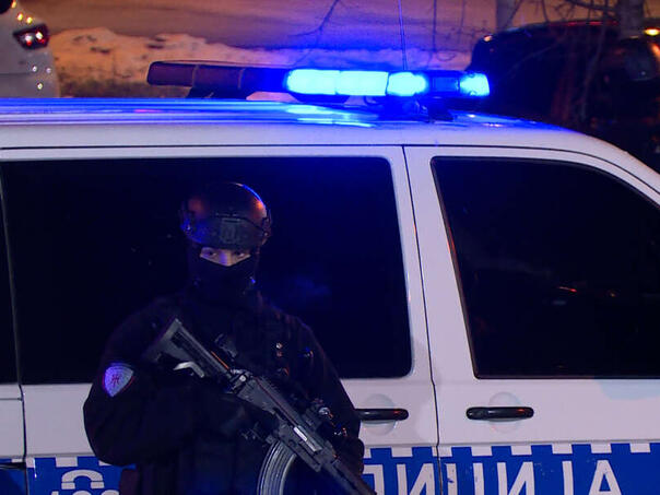 Pretresi vozila u Banja Luci, na terenu i policija s dugim cijevima
