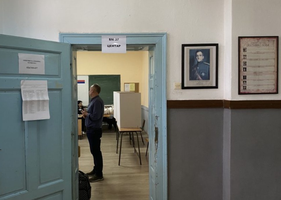 Pretučen student u Boru, u Bajinoj Bašti posmatračima izbušene gume