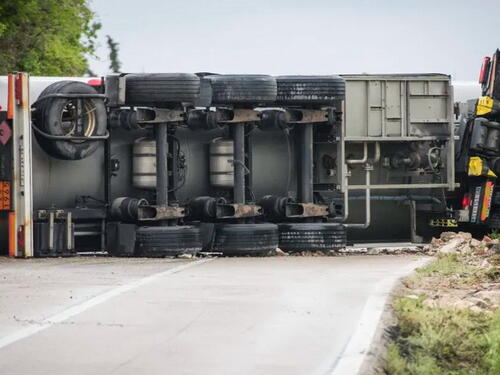 Prevrnula se cisterna, obustavljen saobraćaj između Bugojna i Kupresa