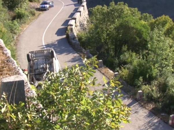 Prevrnuo se kombi sa radnicima u Crnoj Gori, jedna osoba poginula