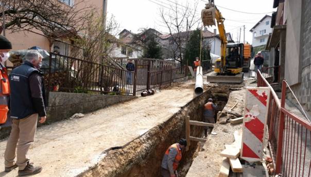 Pri kraju izgradnja separatne kanalizacione mreže u ulici Vejsila Čurčića u Švrakinom Selu