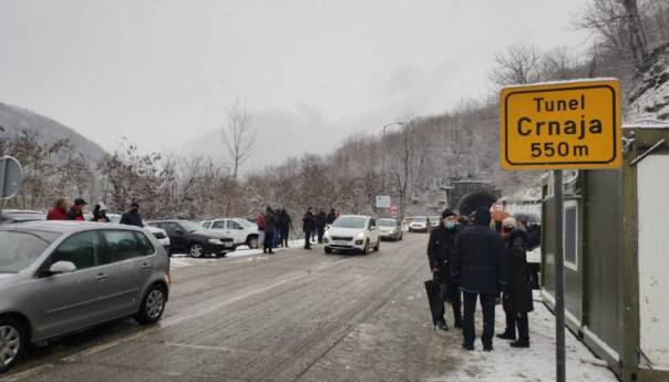 Privrednici blokirali M-17 zbog radova u tunelu Crnaja