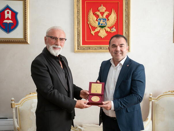 Priznanje za muzičku legendu: Merlinu uručen medaljon Ivana Crnojevića