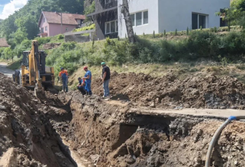 Problemi s vodom u Goraždu: Pukla nova cijev u Titovoj ulici