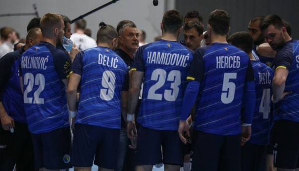 Problemima nema kraja: Malinović pozitivan pred Švedsku