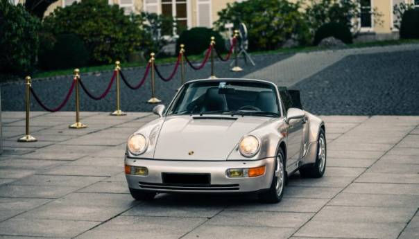 Prodaju Porsche s prijeđenih 120.000 kilometara, vozio ga je samo Maradona