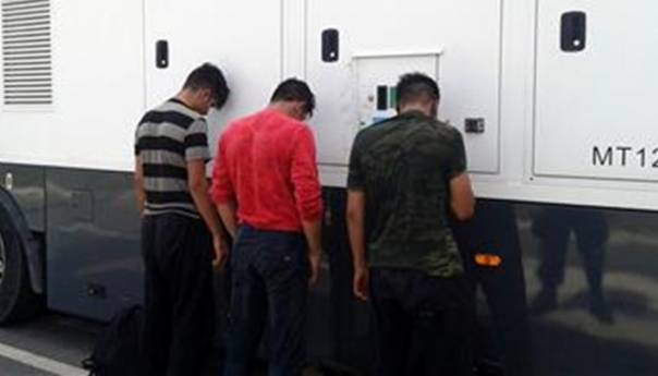 Prokrijumčarili 106 stranaca i pritom zaradili 66.500 eura