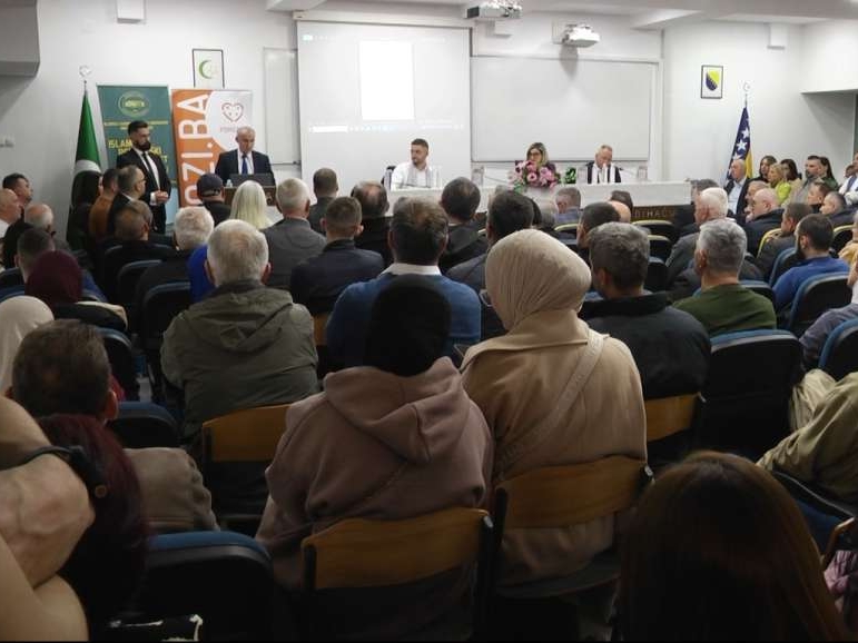 Promovisana knjiga "Ostani uspravan", prihod od prodaje ide za djecu u Gazi