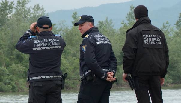 Pronađeno 12 migranta, uhapšene dvije osobe