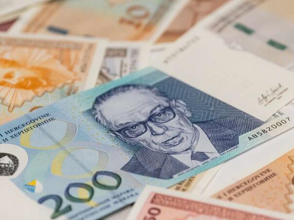 Prosječna plata u BiH u julu 1.395 KM, viša za 1,5 posto u odnosu na juni