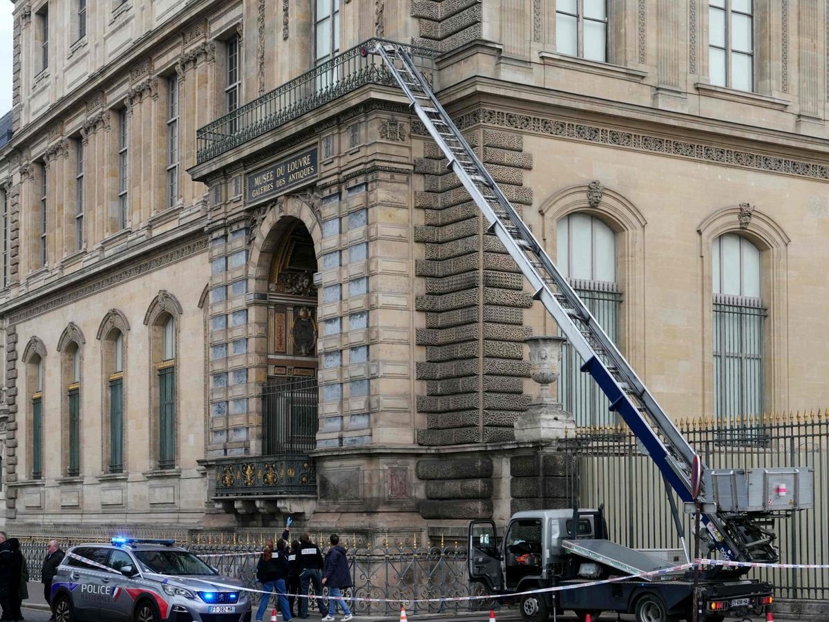 Prošlogodišnja spektakularna pljačka Louvrea biće ekranizirana