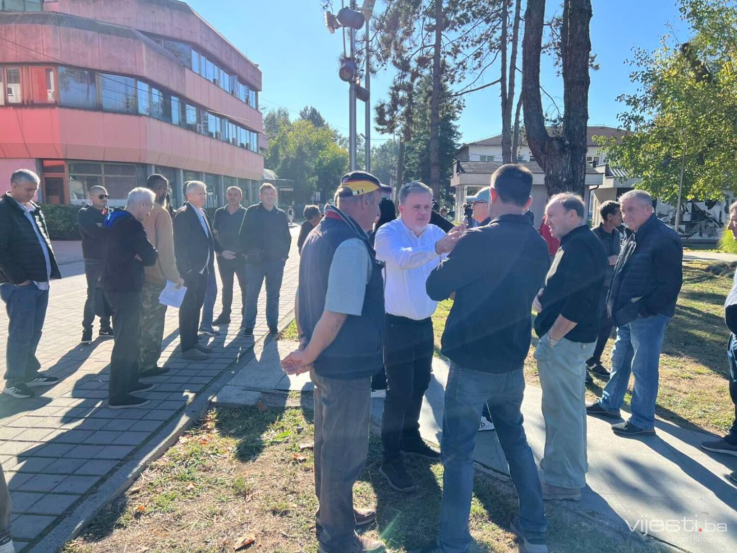 Protest ispred Gradske uprave Lukavac: Bivši radnici Koksare traže isplatu otpremnina
