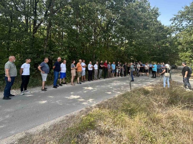 Protest kod Trebinja zbog sumnje na podmetanje požara