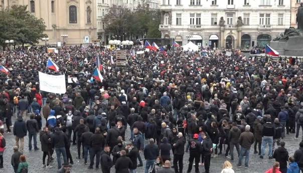 Protesti u Pragu protiv korona mjera, veliki broj povrijeđenih