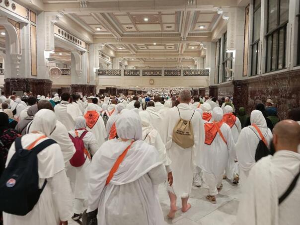 Prva grupa naših hadžija i hadžinica obavila umru