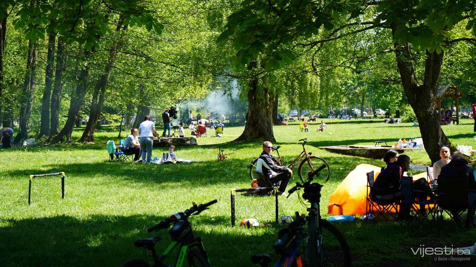 Prvi maj na Stojčevcu: Miris roštilja, sunce i druženja