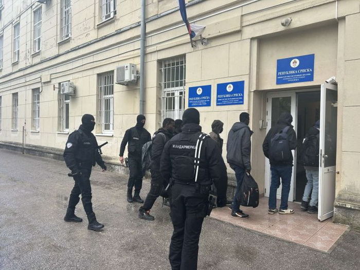 PU Trebinje: Slobode lišeno 12 migranata zbog ilegalnog ulaska u zemlju