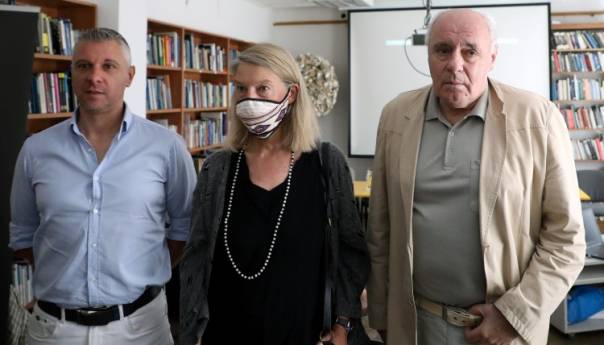 Puhovski: Kako je moguće da se još urla 'Nož, žica, Srebrenica'