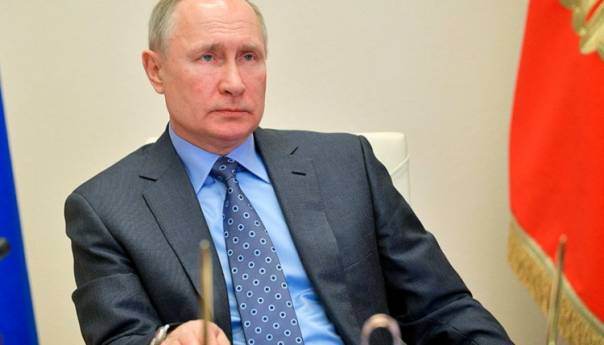Putin: Situacija se komplikuje, ministri da budu na radnim mjestima