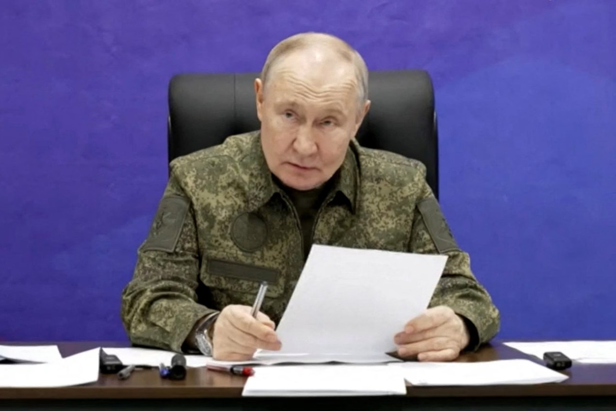 Putin u uniformi nakon pada Pokrovska: "Otvoren nam je put..."