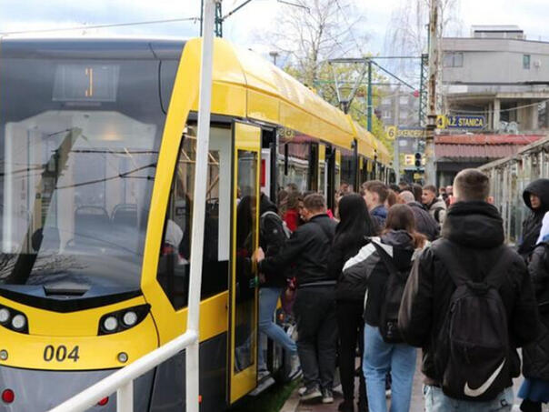 Putnici se potukli, tramvajski saobraćaj bio obustavljen