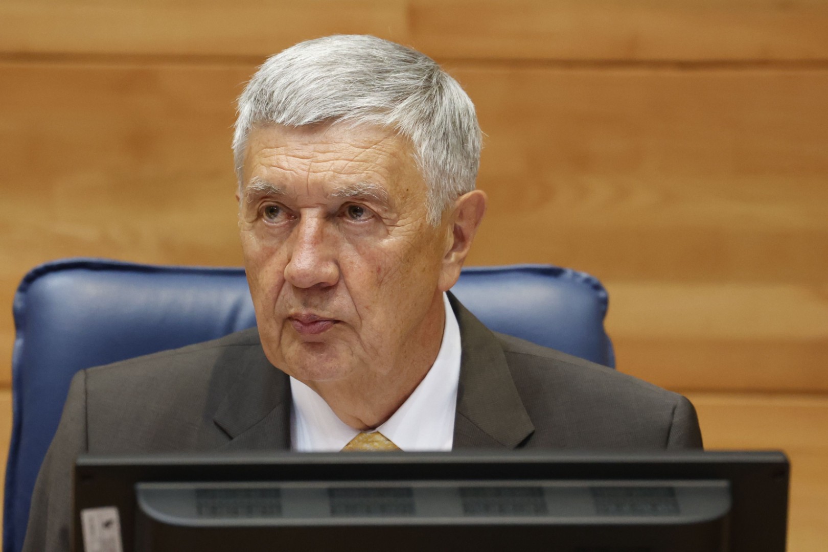 Radmanović priznao da SNSD provodi odluku Schmidta