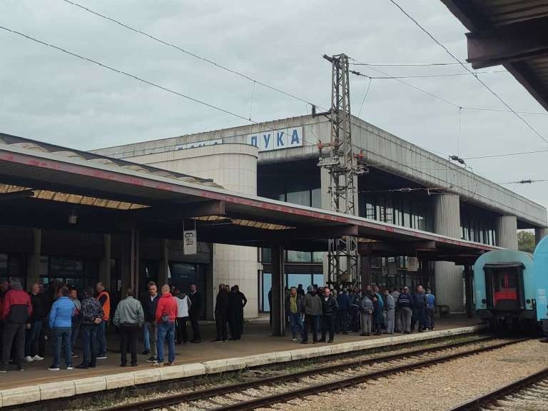 Željeznice RS obustavile rad, vozovi ne prevoze putnike i teret