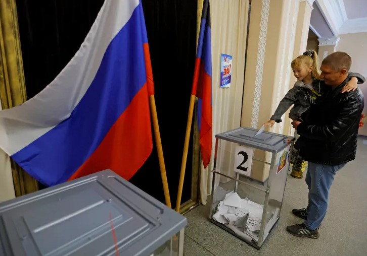 Rat na glasačkom listiću: Putin traži podršku politike prema Ukrajini