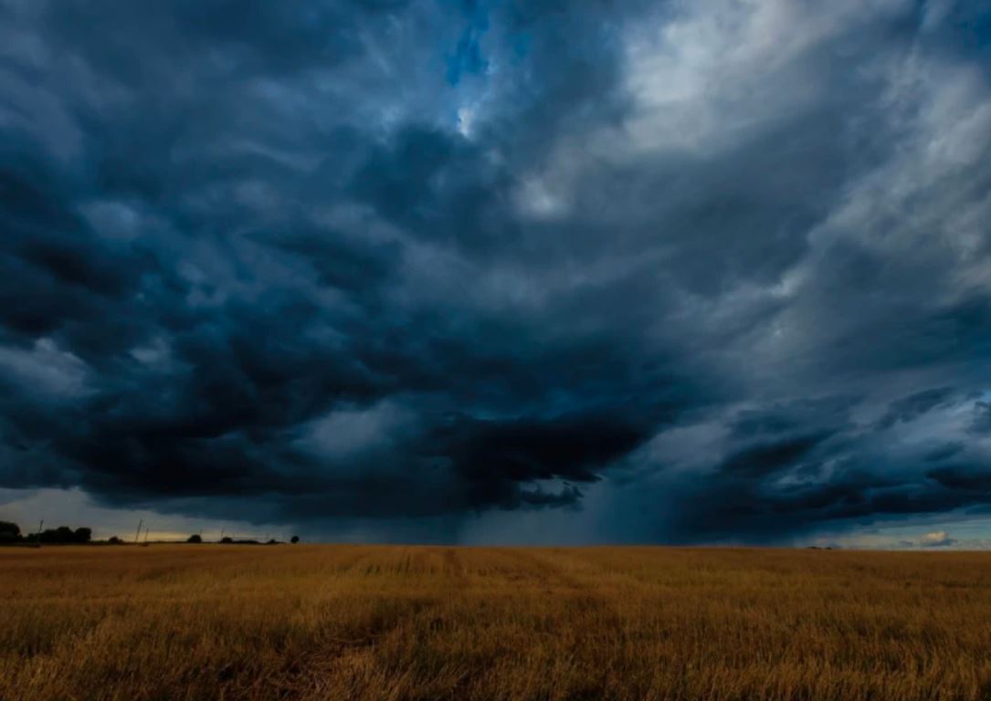 Razvija se snažno nevrijeme: Meteorolozi upozoravaju, može biti opasno po život